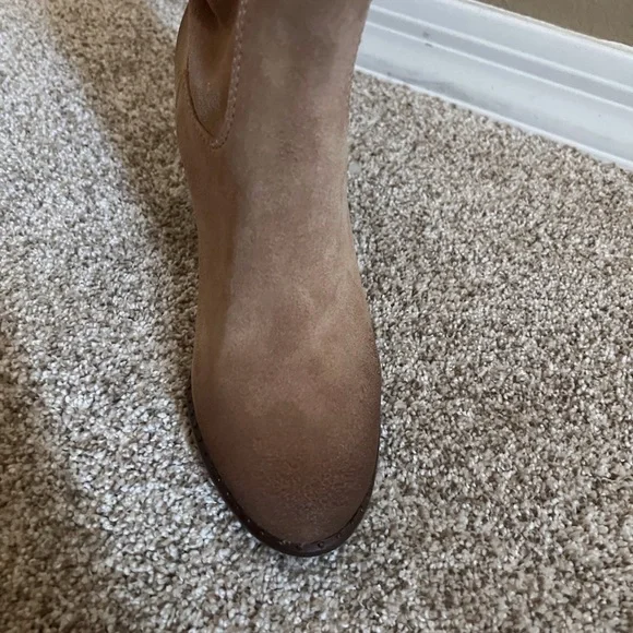 Boots - Tan Suede Splendid boots. Size 7 1/2. Like New. True to size. - Picture 16 of 16